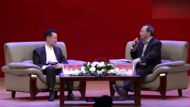 观众沸腾团聚，彰显热情奔放