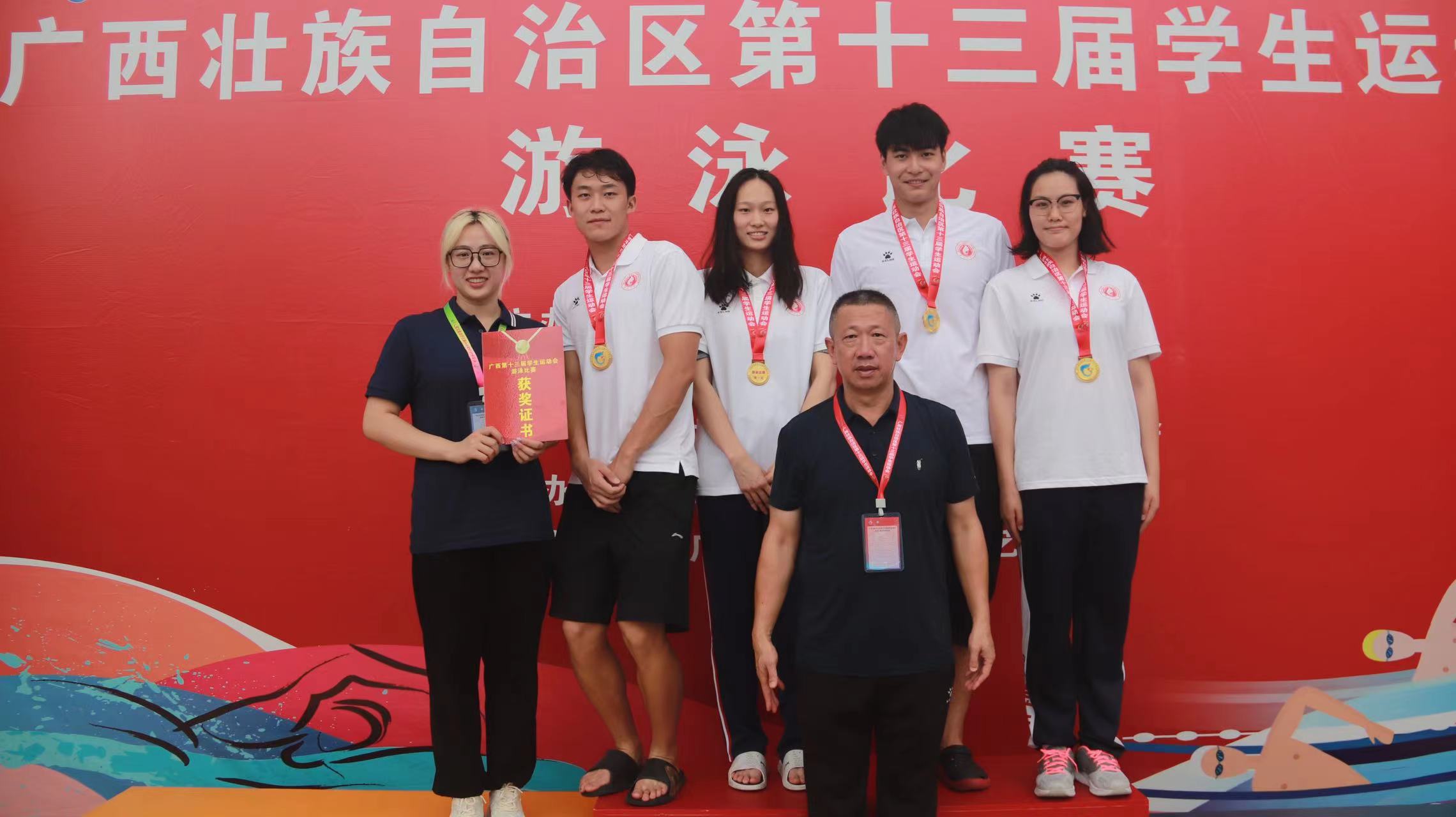 重庆游泳好手勇夺头名，再创佳绩的简单介绍
